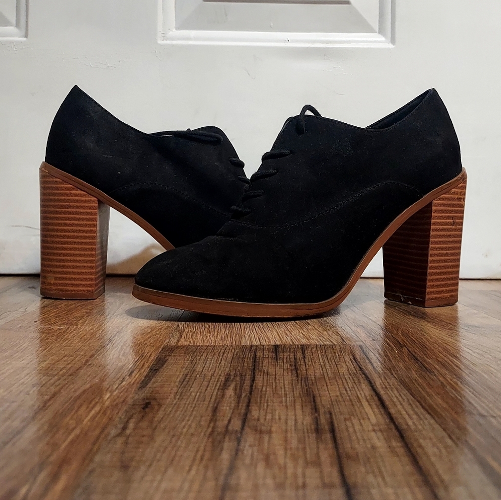 Forever 21 Vegan Suede Lace Up Booties with Brown Block Heels Women's Size 8